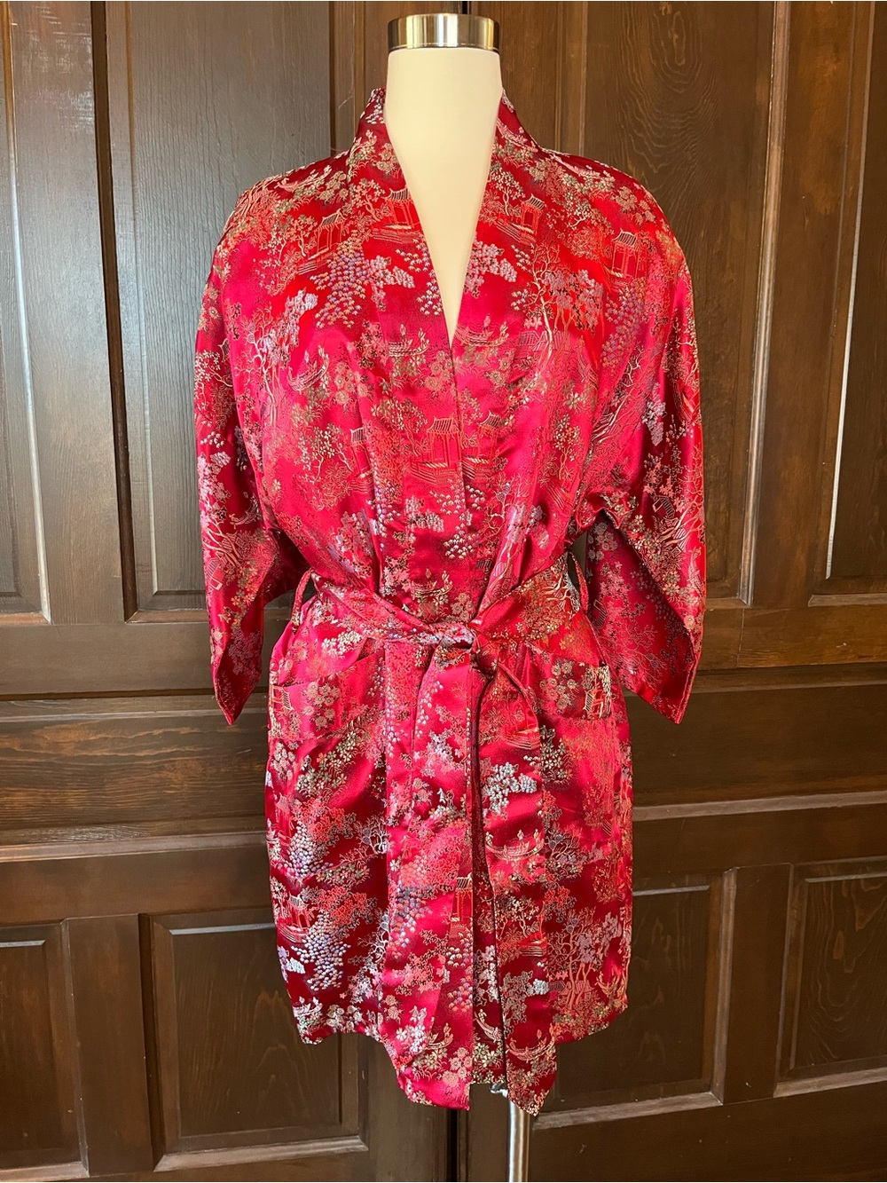 Silky Red Chinese Kimono Robe Belted Smoking Jacket Size M Rayon NWOT Pockets